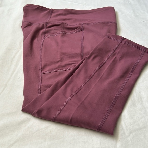 RBX Capri length leggings in violet purple with side pockets. Size M. NWOT - Picture 1 of 4